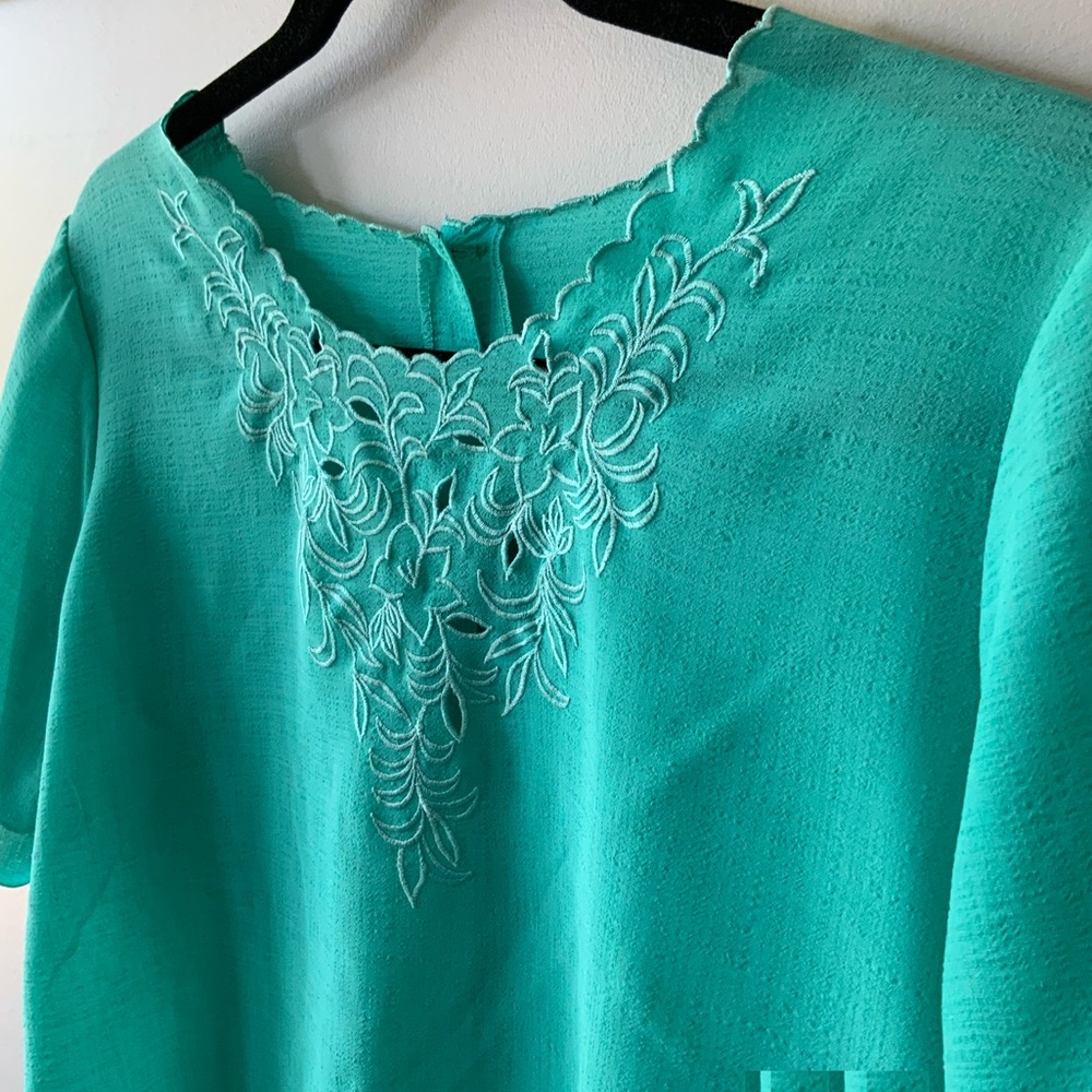 Turquoise Embroidered Blouse - Picture 4 of 8